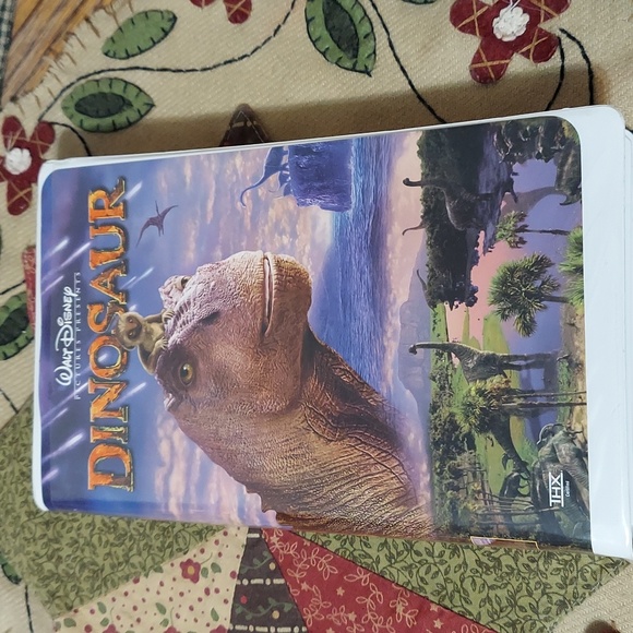 Vintage Walt Disney Pictures Presents Dinosaur VHS - Picture 1 of 9